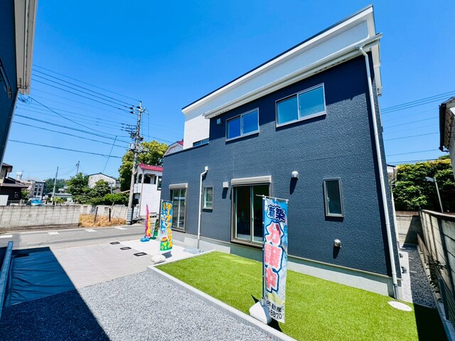 【1号棟】カースペース2台分、宅配ボックスありのスライド画像