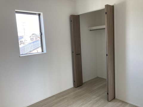 何かと頭を使う洋服の収納もクローゼットは強い味方