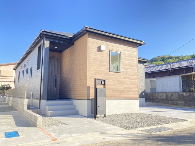 ③号棟　外観<br>ダークモダン系の落ち着いた外観のスライド画像