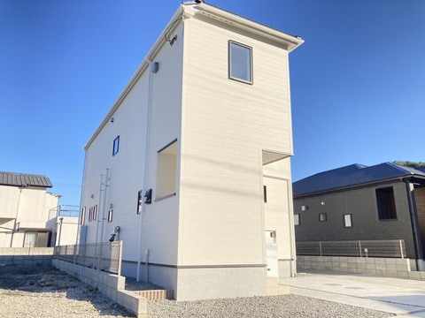 ②号棟　外観<br>ホワイトカラーをベースとした明るい外観