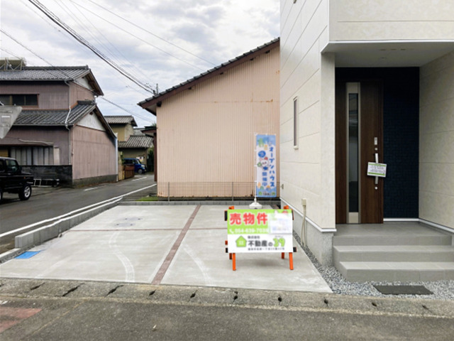 【1号棟】駐車場のスライド画像