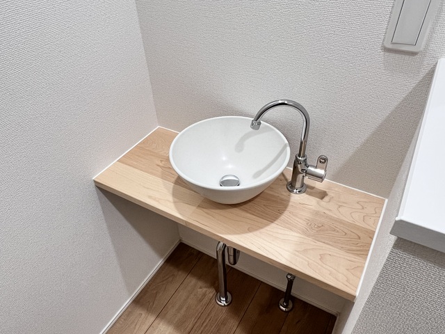 ２号棟　２Ｆ手洗い場<br>２Ｆトイレ前には便利なセカンド手洗い場ありのスライド画像