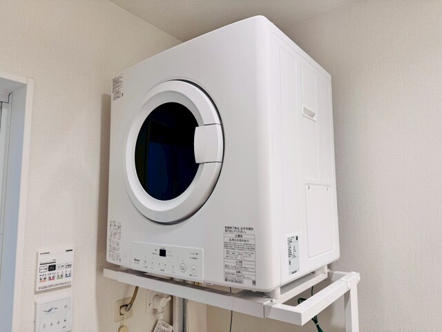【1号棟】<br>衣類乾燥機（乾太くん）設置。洗濯物が手早く片付いて、家事の時短になります。のスライド画像