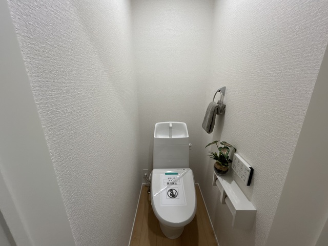 1号棟　リモコン付温水洗浄便座のスライド画像
