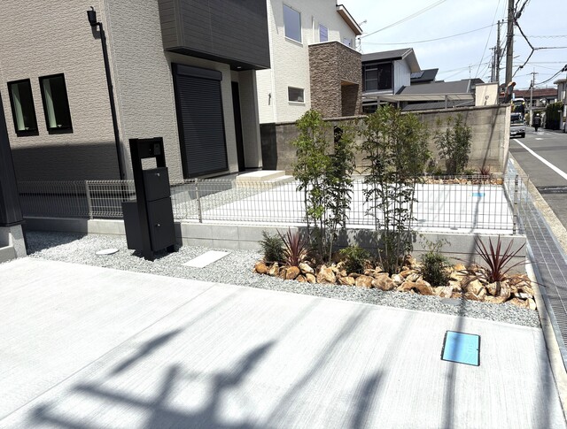 外観・植栽（2号棟）のスライド画像