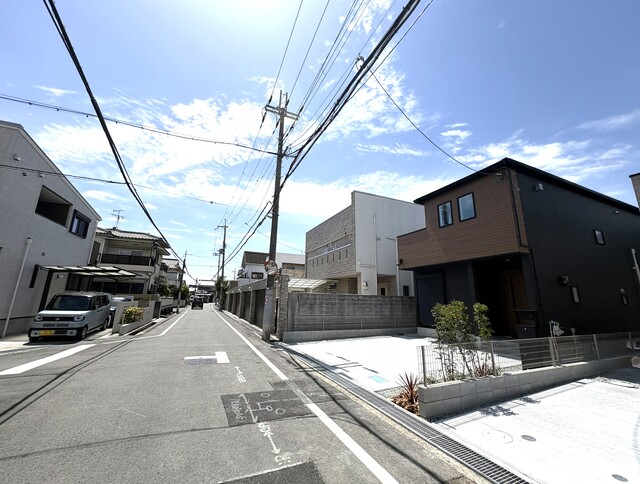 外観・前面道路含む（2号棟）のスライド画像