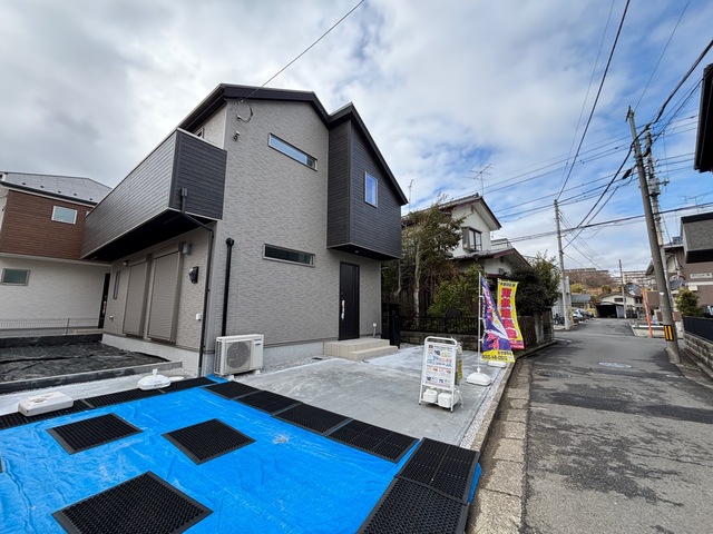 １号棟　外観写真のスライド画像