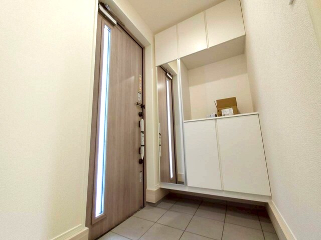 2号棟　玄関のスライド画像