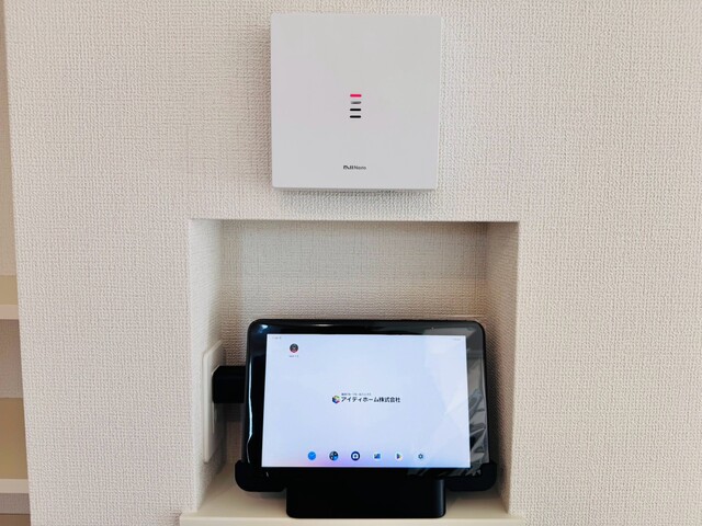 【IDリンク】<br>付属のタブレットやスマホアプリからインターフォンや家電の操作が可能。安心をサポートする機能も充実しています。<br>のスライド画像