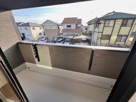 バルコニー<br>梅雨時や急な雨の時に安心のインナーバルコニー