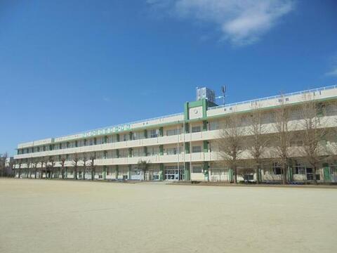飯山満小学校：450m