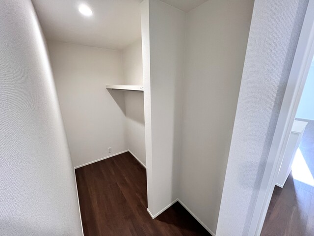 ２号棟　ファミリークローク<br>収納力の高いファミリークロークありのスライド画像