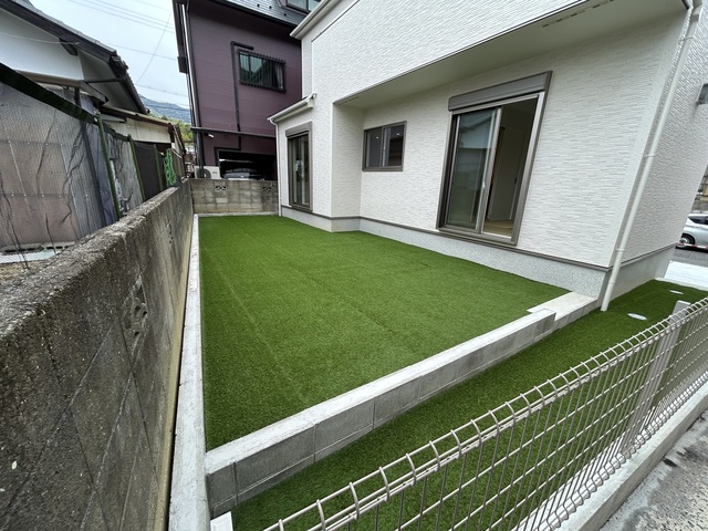 お手入れが楽な人口芝敷きましたのスライド画像