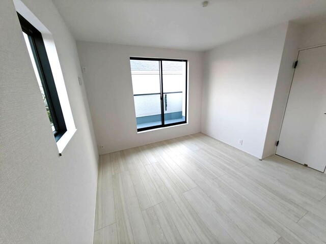 ①号棟<br>南向きバルコニーのある２階洋室のスライド画像