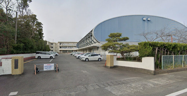 住吉小学校：約1,100ｍ（徒歩約14分）のスライド画像