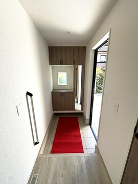 天井までの高さのある玄関収納