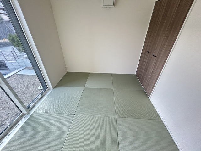 １号棟　和室　癒される畳の空間が大人気のスライド画像