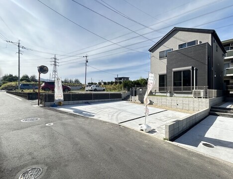 １号棟　前面道路含む