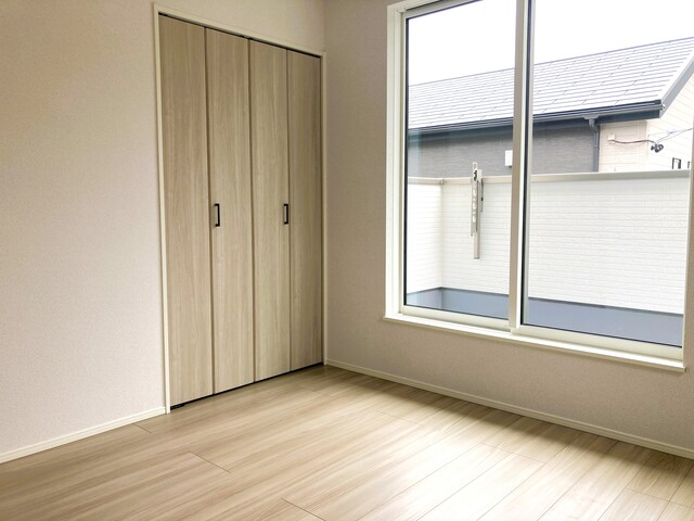【4号棟】洋室のスライド画像