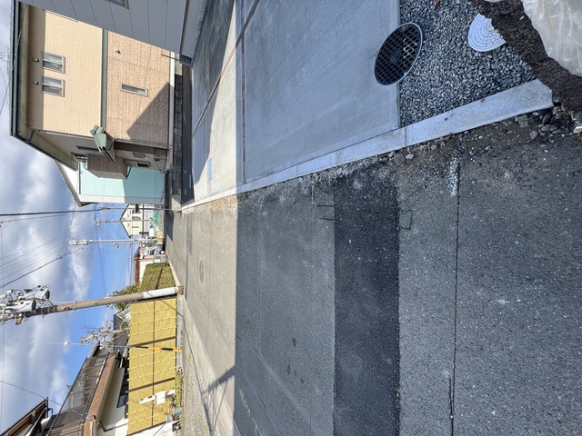 駐車もしやすい全面道路です（1号棟）のスライド画像