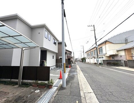 外観2（前面道路含む）