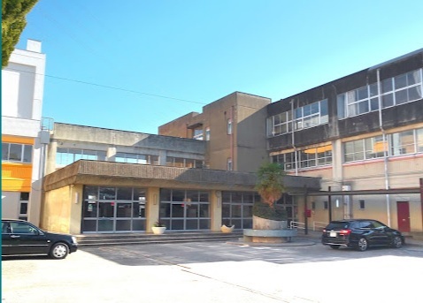 草加市立川柳中学校のスライド画像
