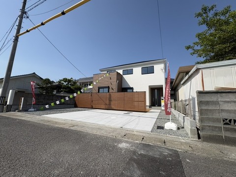 車両３台駐車可能（※車種により）<br>南側接道の日当たりで日当たりがいい！！