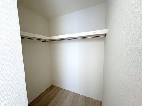 １号棟　ファミリークローク<br>２Ｆには収納たっぷりの便利なファミリークロークあり♪<br>