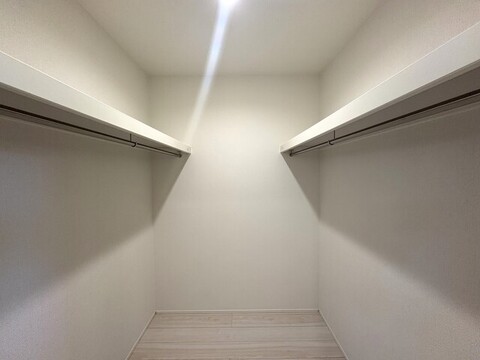 ２号棟　ファミリークローク<br>ランドリースペースの横にはファミリークロークあり♪