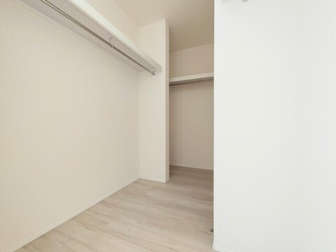 大切な洋服にはきちんと収納場所を用意したい