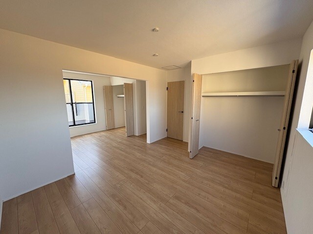 7.1帖と6.0帖の2部屋が一続きタイプ（有償にて間仕切り壁設置可）のスライド画像