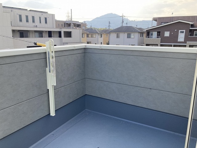 1号棟　奥行きのあるバルコニーのスライド画像