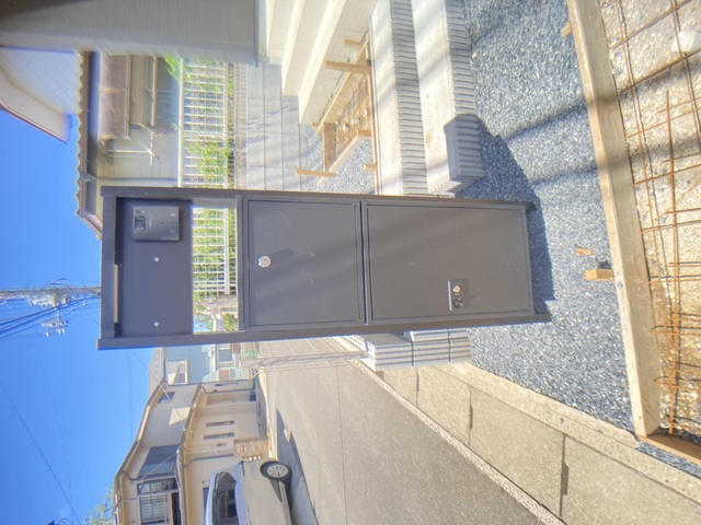 宅配BOX付きのポストのスライド画像