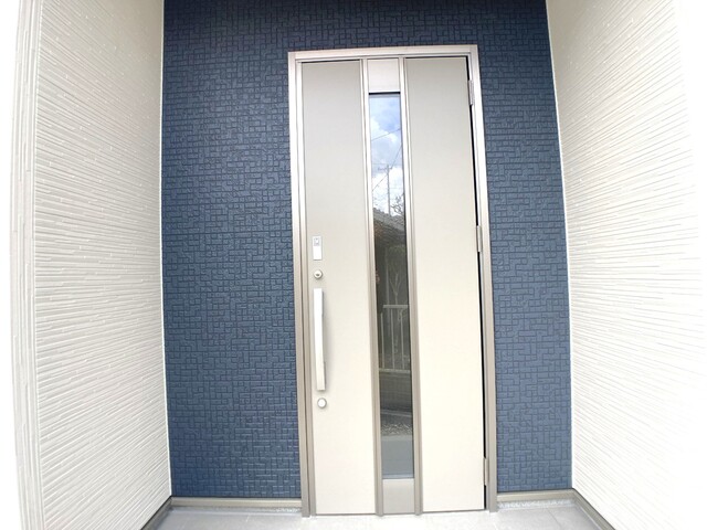 １号棟玄関。<br>サムターンキー防犯錠を採用。のスライド画像
