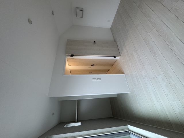 リビングとは別に静かな時間を楽しめる部屋のスライド画像