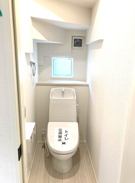 お気に入りのカバーやマット、スリッパを置いて快適空間に