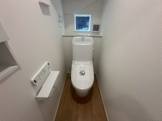 一日平均8回、一年平均2500回。長い時間を過ごすトイレだからこそ快適空間にのスライド画像
