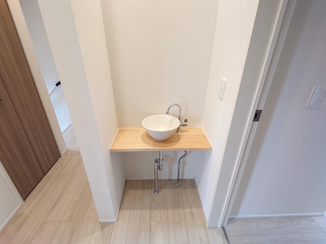 ２Ｆのトイレの近くには便利なセカンド手洗いありのスライド画像