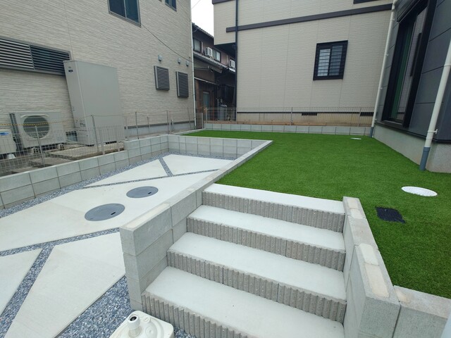 庭は人工芝施工済みです♪のスライド画像