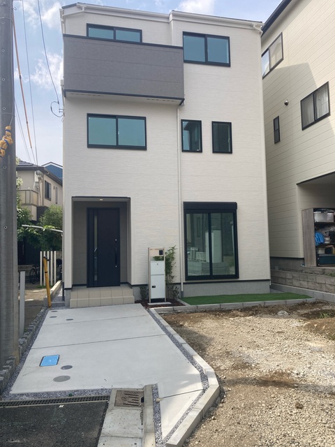２号棟　完成写真<br>外観から感じとる、住まいと新生活のフィット感のスライド画像