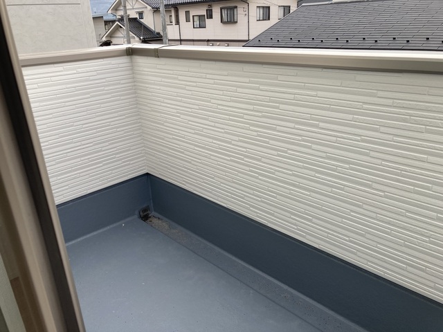広いバルコニーでお布団なども干せますのスライド画像