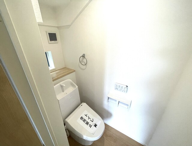 お気に入りのカバーやマット、スリッパを置いて快適空間にのスライド画像