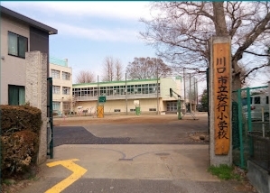 徒歩約１０分のスライド画像
