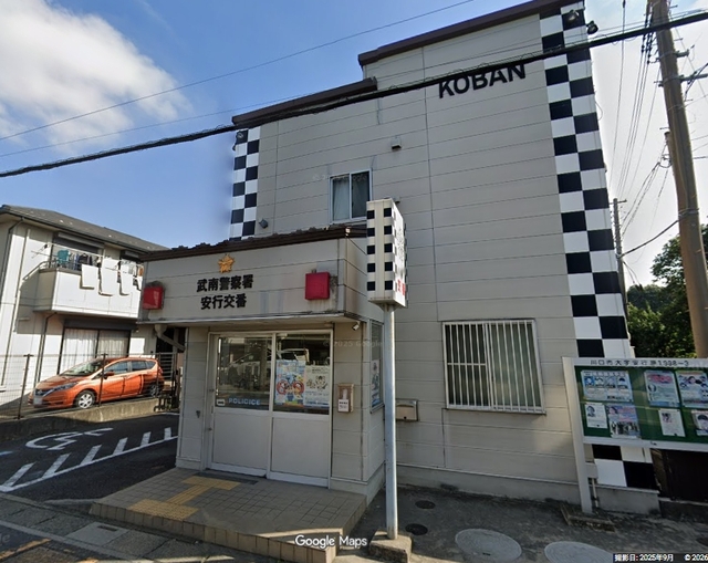 徒歩約１２分。家のすぐ近くに交番があり、安心して暮らせる環境ですのスライド画像