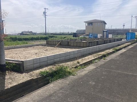 着工しました。<br>日当たり良好な住宅です。