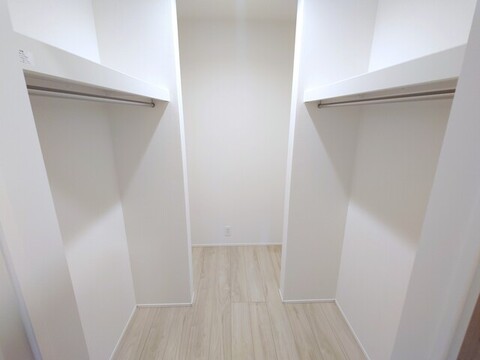 ２Ｆには便利なファミリークロークがあり部屋に入りきらない物もたくさん収納できます