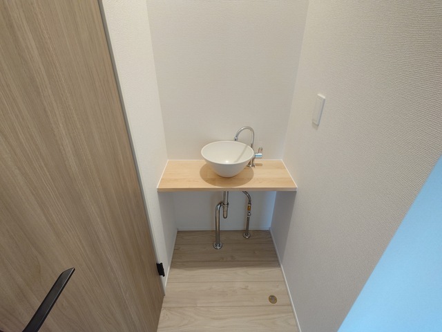 ２Ｆトイレ横に手洗い場あり♪のスライド画像