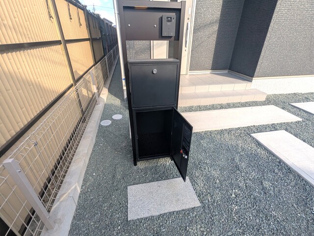 【1号棟】宅配ボックスのスライド画像