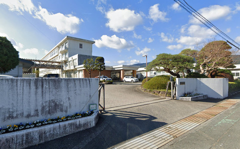 新城中学校：700m