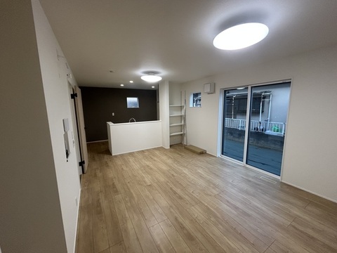 16.0帖のリビングダイニング。陽当たりもよい広々としたリビングダイニングで開放的な空間です。